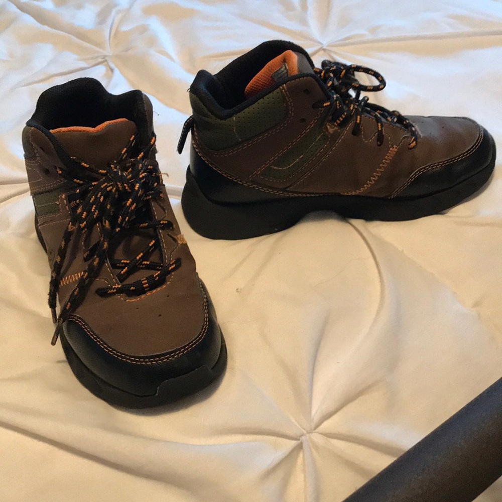 Size 1 Boys Rugged Outback boots